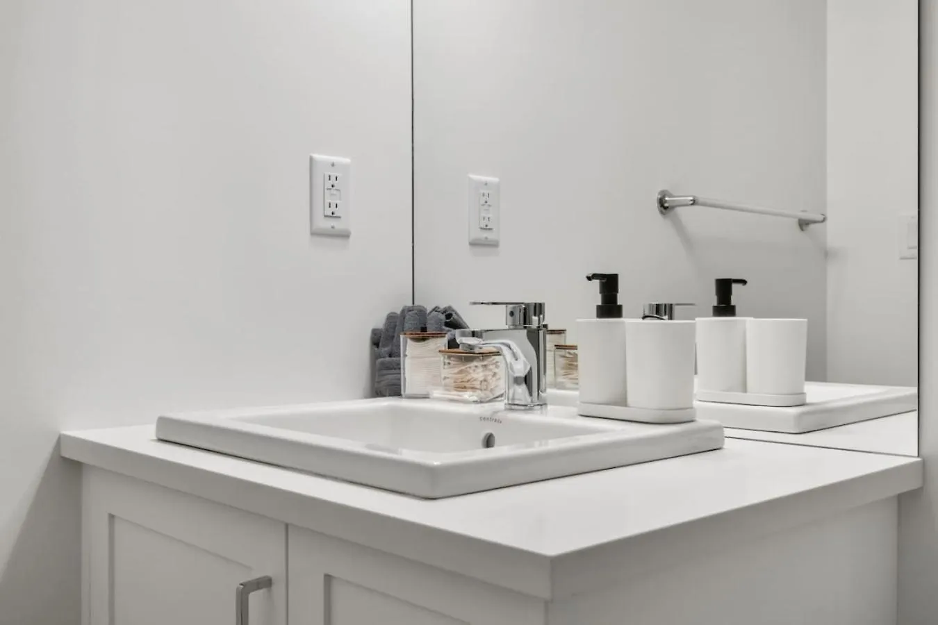 Luxury Aspen 2Br Home With Double Garage Car Parking Κάλγκαρι