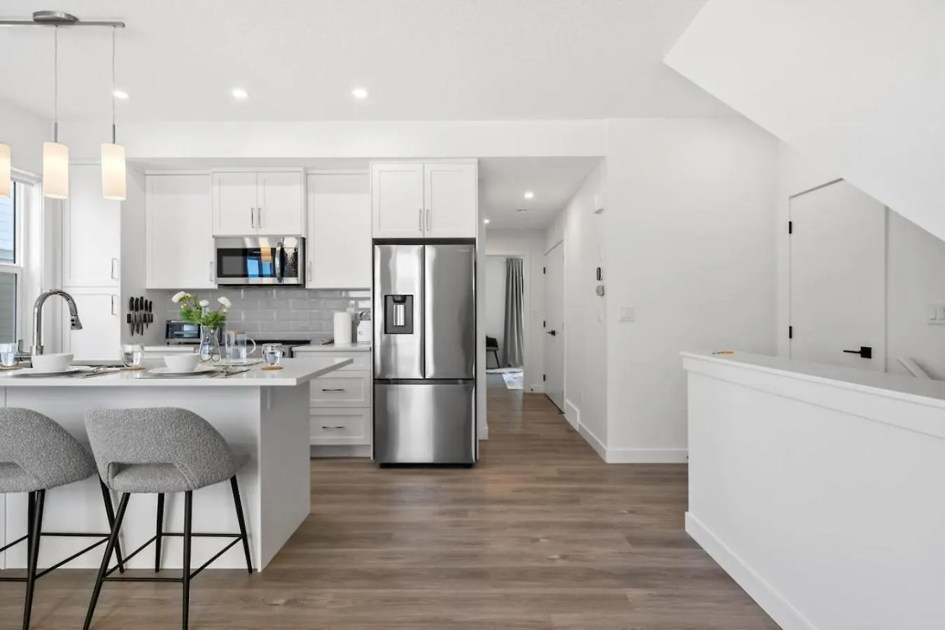 Holiday home Luxury Aspen 2Br Home With Double Garage Car Parking Calgary