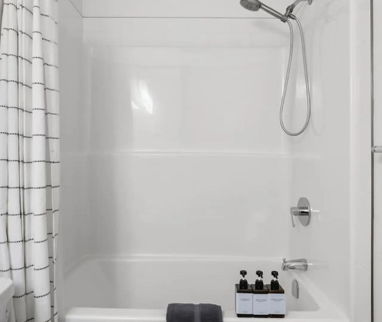 Luxury Aspen 2Br Home With Double Garage Car Parking Calgary